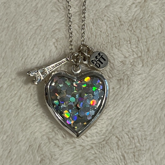 Valentine set: 3 necklaces, pen with heart notepad - Picture 3 of 9